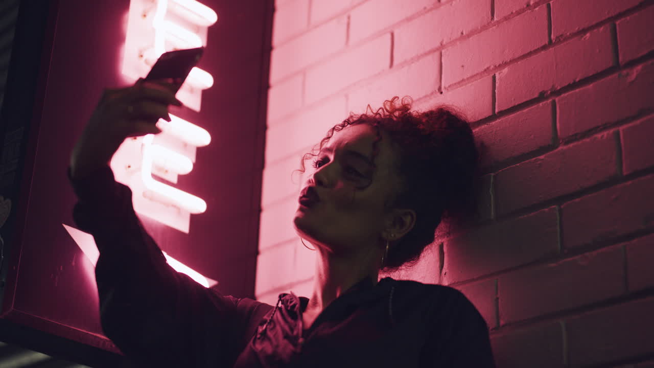 es hora de fiesta, pero primero una selfie.