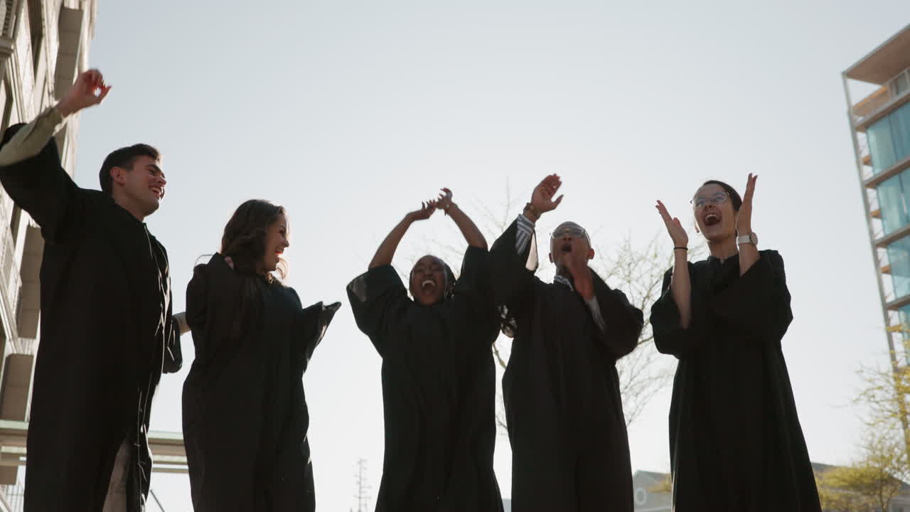 salto, graduación y logro con los estudiantes
