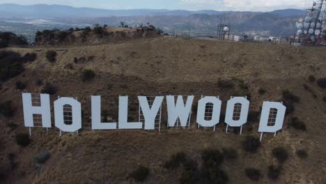 美國洛杉磯的好萊標誌 (hollywood sign),是美國加州最著名的標誌,由無人機 4k-13 拍攝