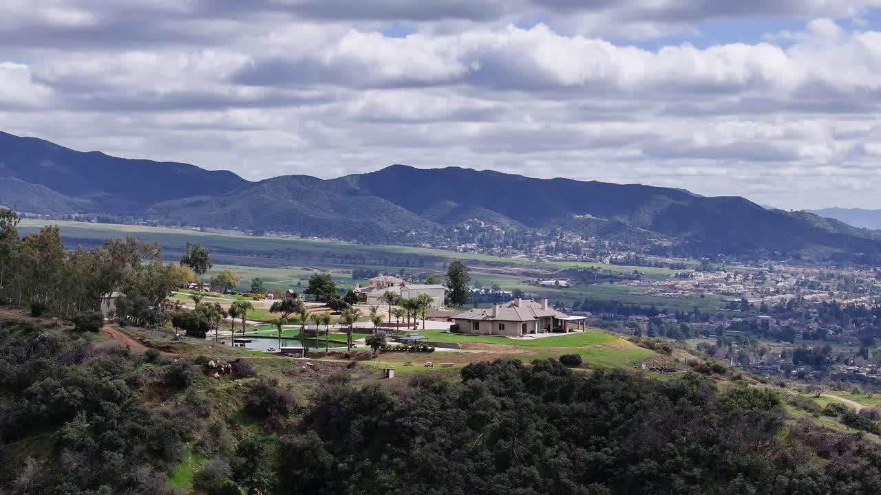 샌 고르고니오 산맥 산 베르나르디노 국립 숲 60fps