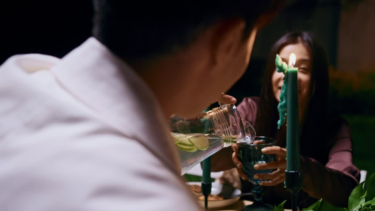 People having dinner with candlelight