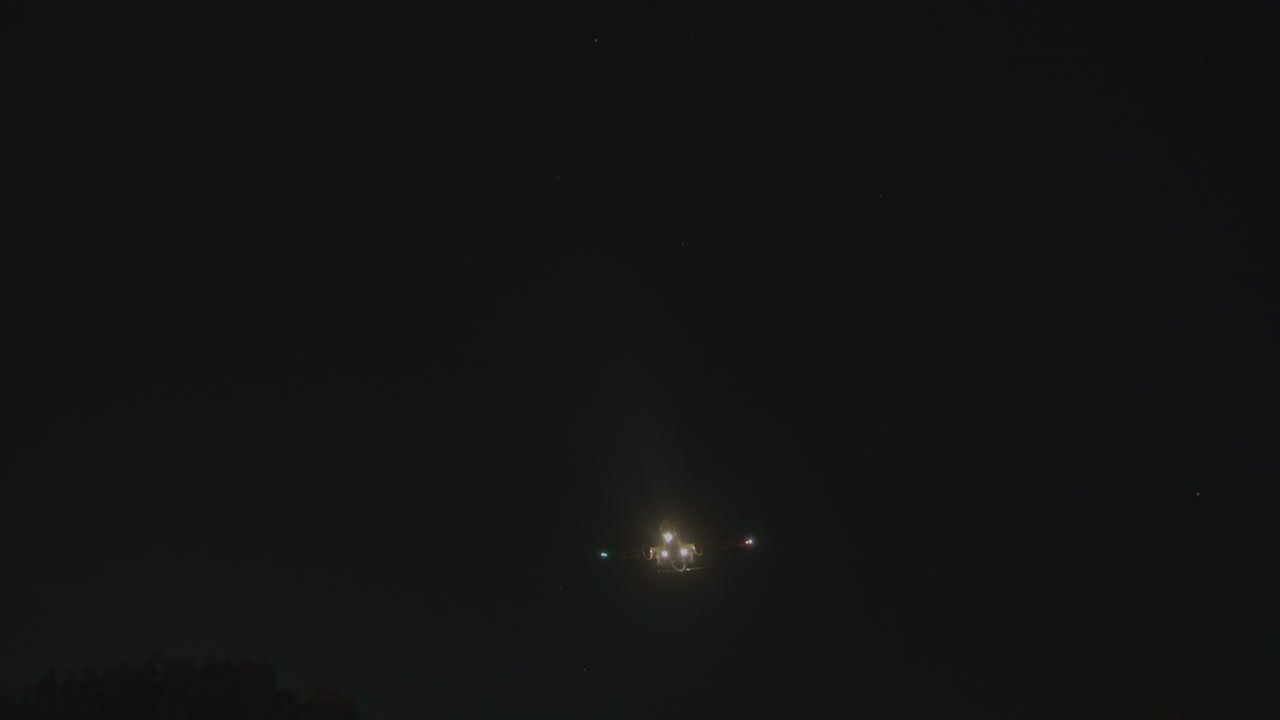 비행기 와 함께 밤 하늘