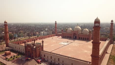 4k aerial footage to the badshahi mosque main courtyard