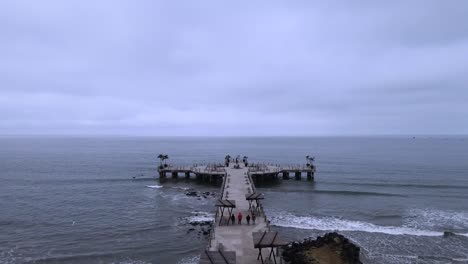 Drone-approach-towards-the-boardwalk-with-tourist-sign