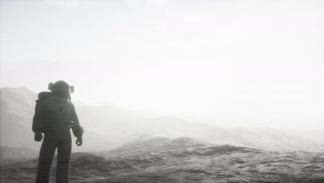 astronauta en otro planeta con polvo y niebla