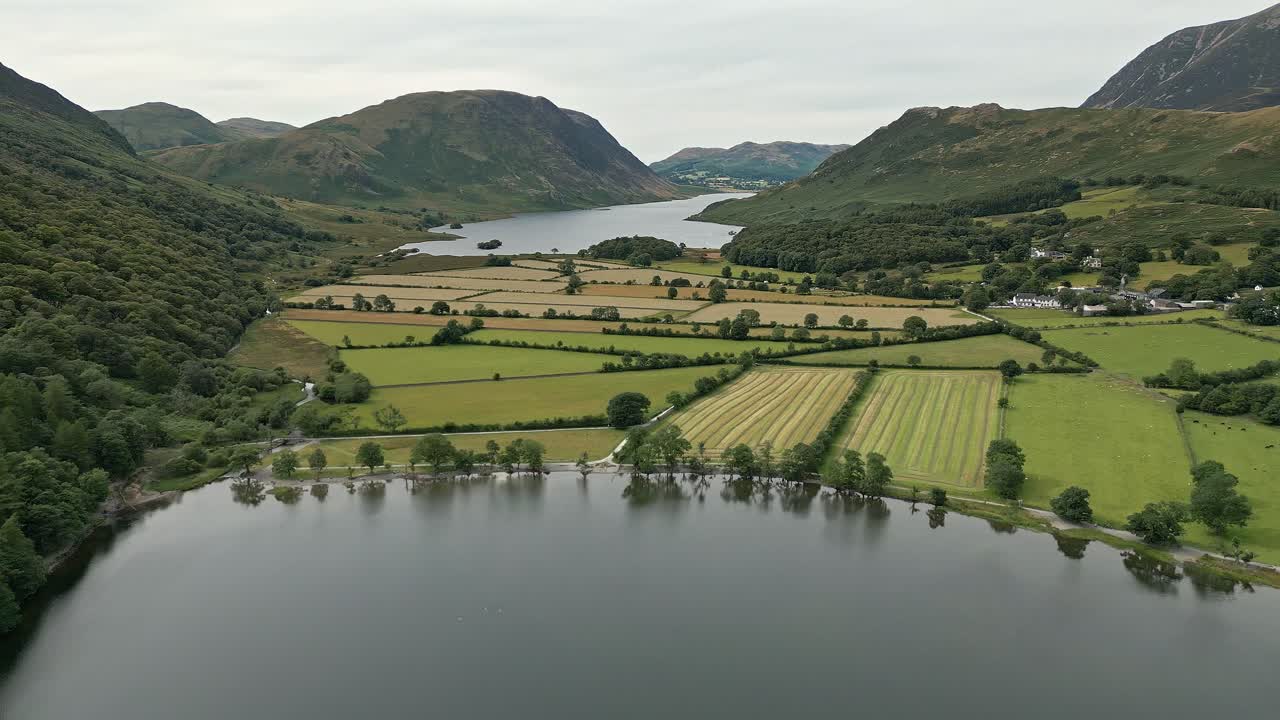 컴브리아 호수 지구의 공중 영상
