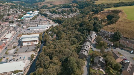 Imágenes-Aéreas-De-Todmorden,-Una-Pequeña-Ciudad-Comercial-Con-Una-Gran-Historia