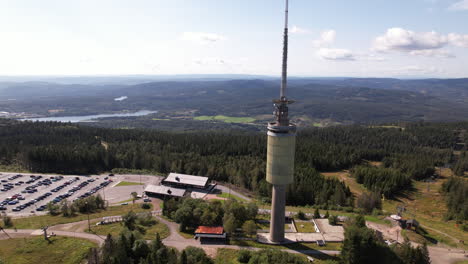 Drohnenflug-Um-Tryvann-In-Oslo,-Norwegen