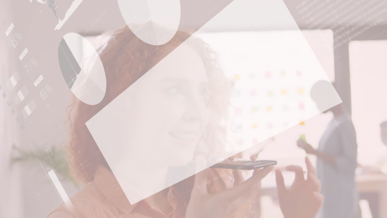 사무실에서 스마트폰을 사용하는 사업가 여성에 대한 데이터 처리 애니메이션