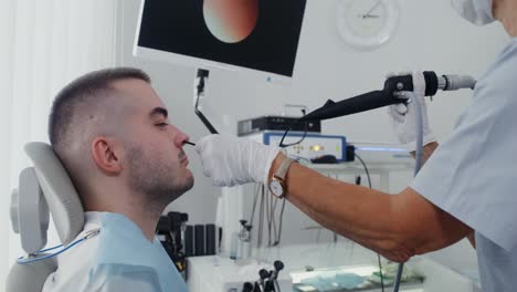 procedimiento de endoscopia nasal