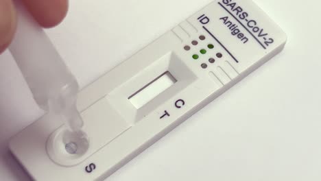 performing covid-19 antigen flow test