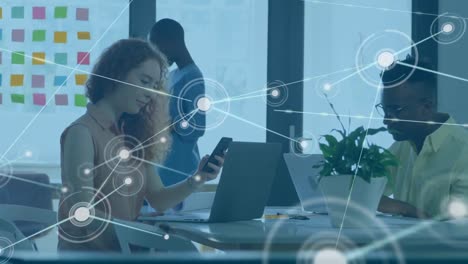 una red de conexiones contra las personas que trabajan en una oficina