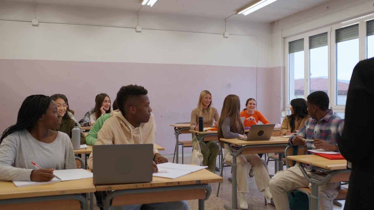 estudiantes en un entorno de aula