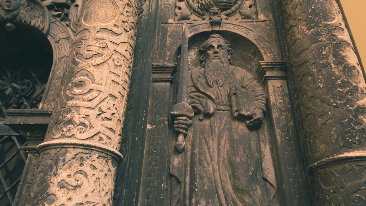 Cappella Boim. La Cappella Boim è un monumento di architettura religiosa cattolica in Piazza della Cattedrale, Leopoli, Ucraina. Fu costruita dal 1609 al 1615 e fa parte del centro storico di Leopoli, un sito Patrimonio dell'Umanità UNESCO. Uno dei migliori monumenti del tardo Rinascimento