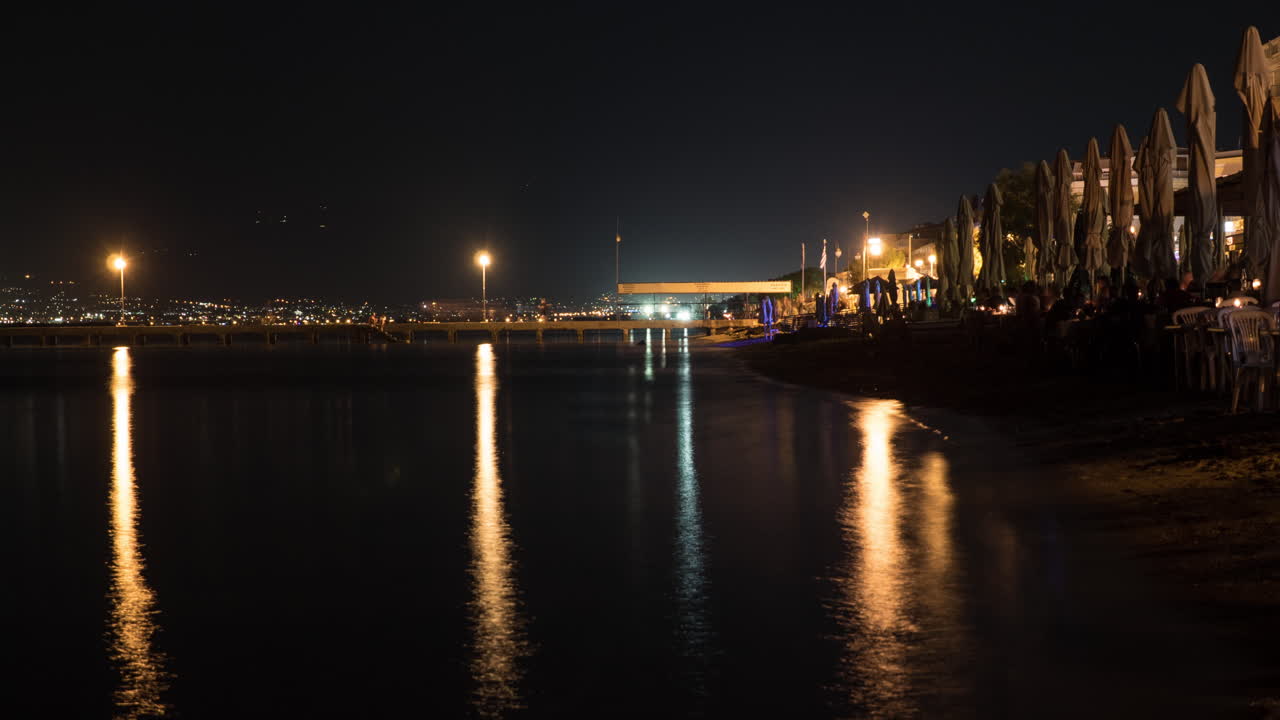 time-lapse de la gente en la ciudad turística nocturna