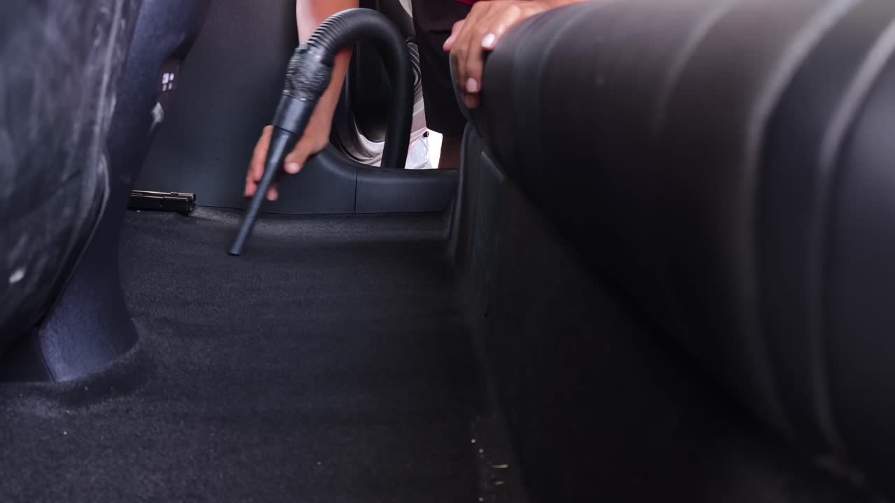 자동차 내부 진공청소