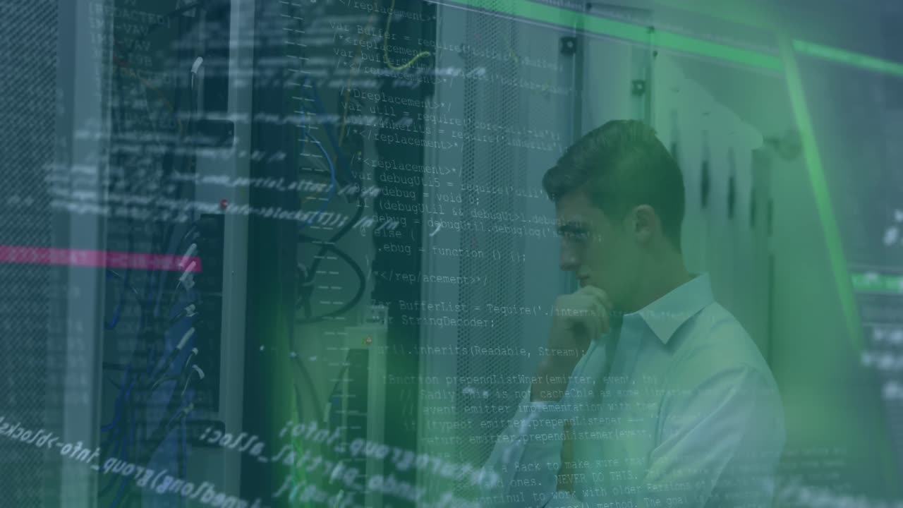 Animasjon av behandling av finansdata over en kaukasisk forretningsmann i et serverrom.