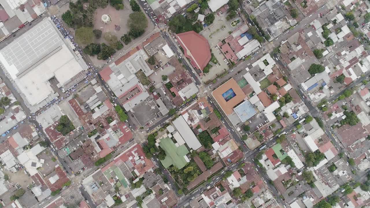 vista superior de la ciudad en santa tecla, el salvador - toma aérea de drones