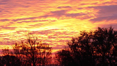 toma estática de una hermosa puesta de sol naranja cerca de brownwood texas