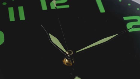 cerca de las agujas del reloj girando rápido - símbolo, concepto