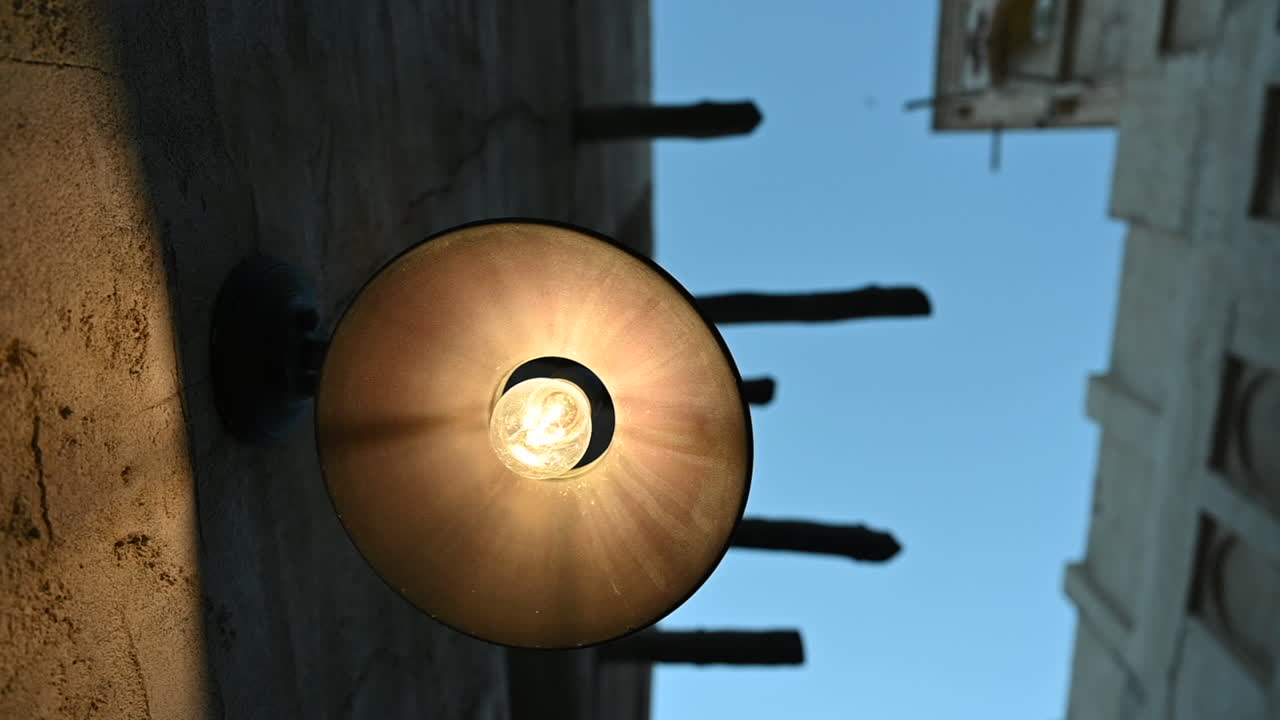 알 시프 두바이(al seef dubai)에 있는 오래된 전통 에미레이트 주택은 오래된 전통 에미레이트 건축 건물, 주택, 상점, 아랍 에미레이트