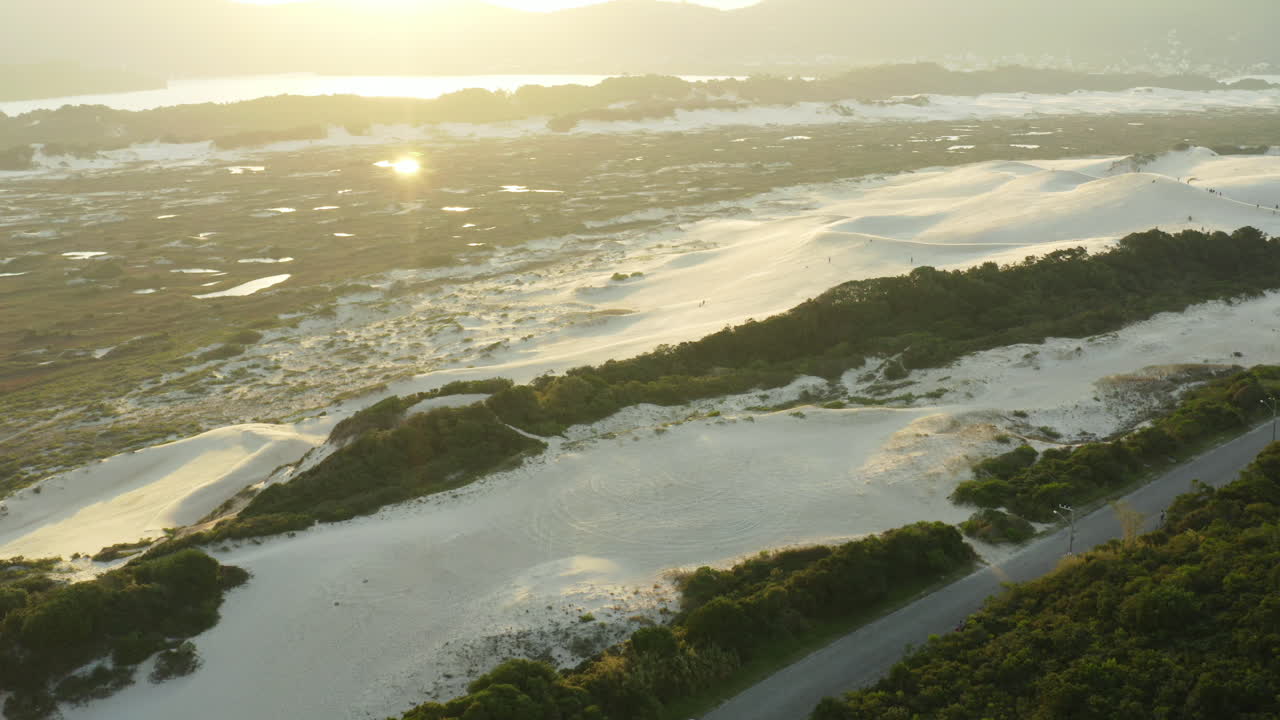 praia da joaquina, florianopolis 도시, 산타 카타리나, 브라질의 모래 언덕 일몰