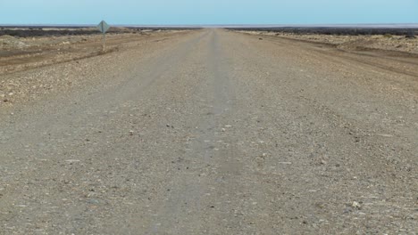 Una-Perspectiva-Por-Un-Camino-Abandonado-Solitario