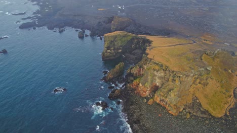 Valahnukamol-Klippen,-Island