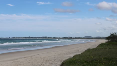el lapso de tiempo de una vista serena y expansiva de la playa
