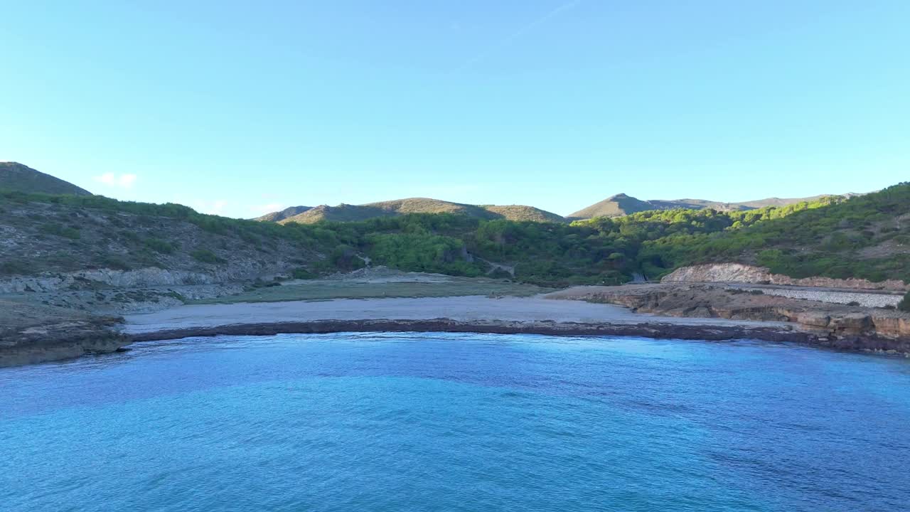 아르타 마요르카 마을의 칼라 미트자나 해변