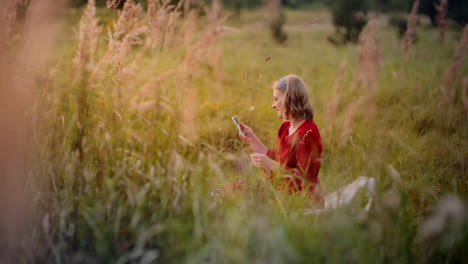 Woman-Using-Digital-Tablet-Outdoors-1