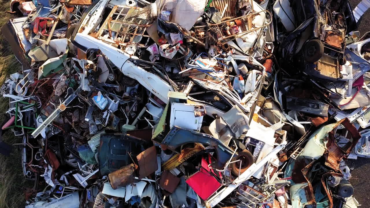 los desguaces de vehículos amenazan el medio ambiente por falta de destino adecuado, descuido del medio ambiente