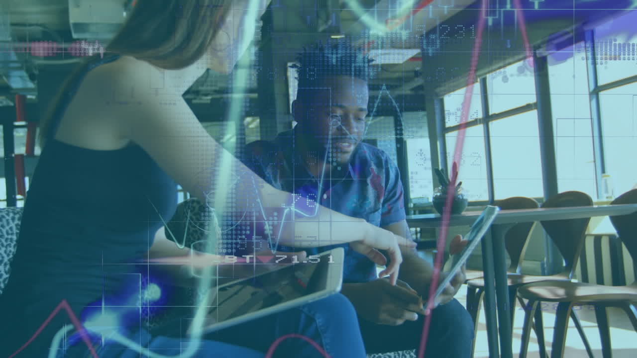 animación del procesamiento de datos sobre diversas personas de negocios en la oficina