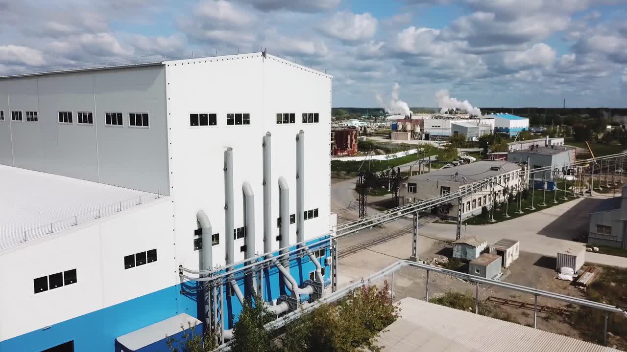 파이프 및 환기 시스템을 갖춘 산업 단지