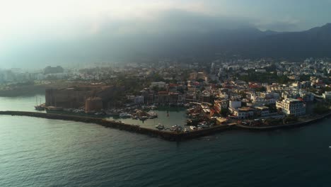 Vista-Aérea-Del-Puerto-Histórico-De-Kyrenia