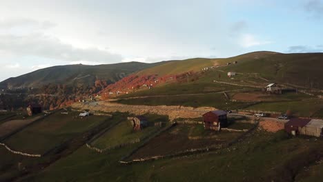 Paseo-En-Tres-Suv-En-La-Cima-De-Las-Montañas