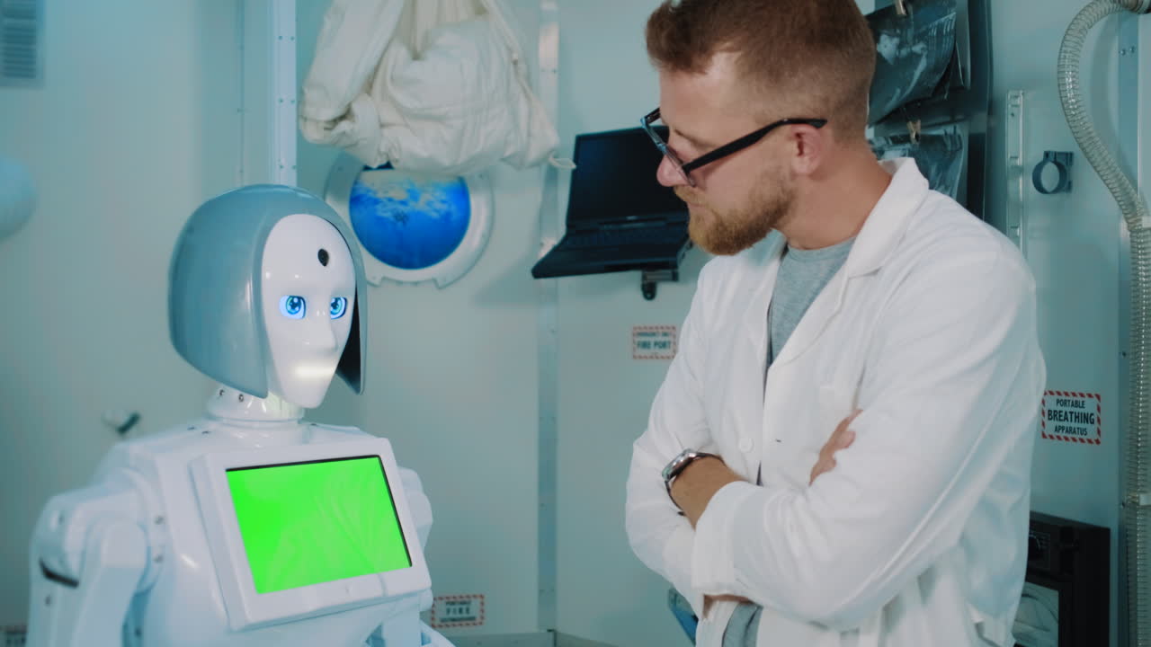científico interactuando con un robot en un entorno espacial simulado
