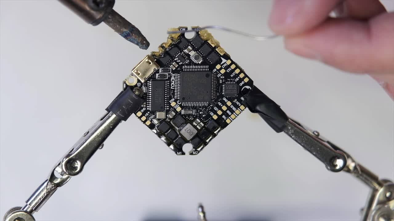 드론 제조,  ⁇ , 용접, 수리, 기계 및 마더보드