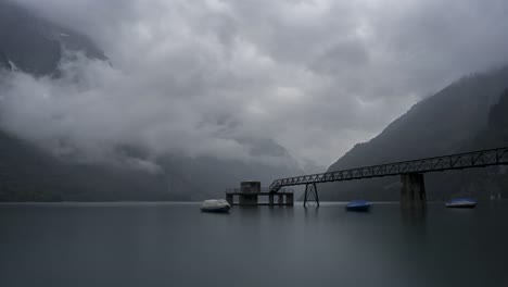 Dieser-See-Ist-Der-Klöntalersee-In-Glarus,-Schweiz