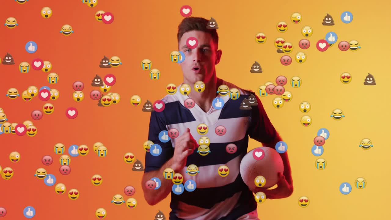 Orateur masculin prononçant un discours sur un décor orange, des emojis en forme de balle se regroupant et se dispersant pour le marketing.