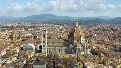 drone boom disparó sobre la catedral de florencia en un hermoso día