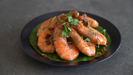 fried shrimp with garlic on plate