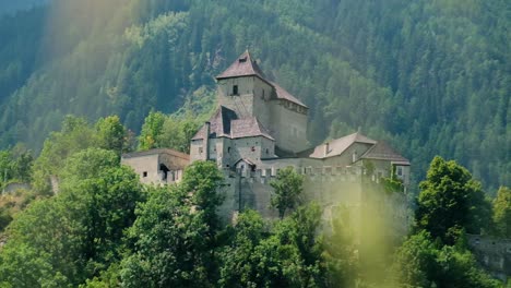 Castillo-Cerca-De-Vipiteno,-Schloss-Reifenstein