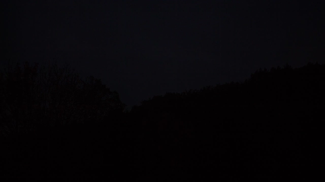 Timelapse of fast moving clouds until dusk 4K (longer frames)