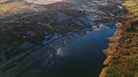 Escena-De-Imágenes-Aéreas-De-Invierno-Del-Embalse-De-Scammonden