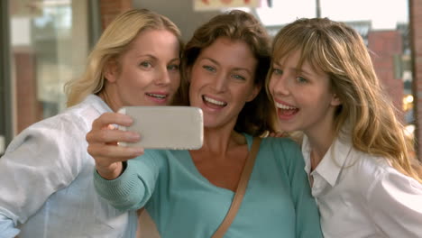 Cute-friends-taking-a-selfie