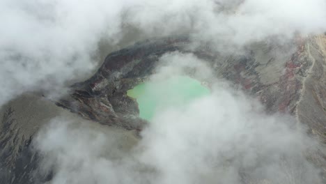 el volcán de santa ana es un stratovolcán en el salvador, américa central.