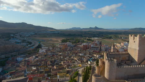 el castillo de atalaya en villena, provincia de alicante, sur de españa