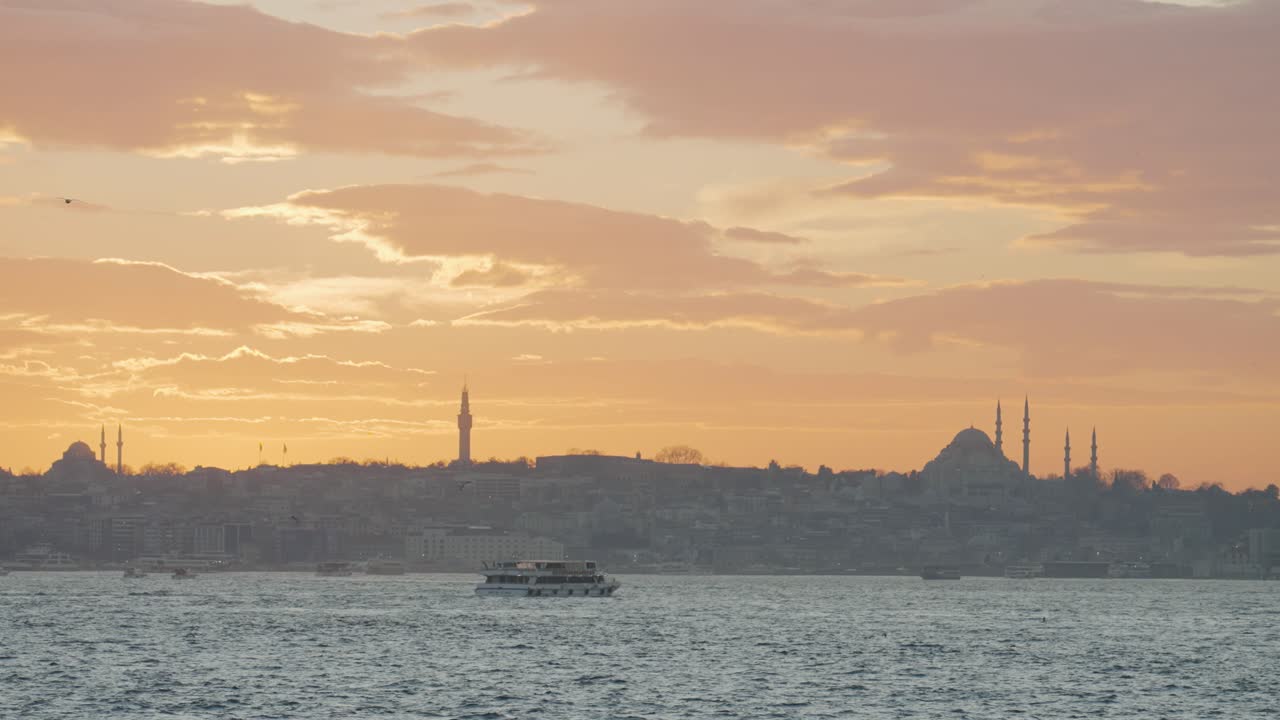 el horizonte del atardecer de estambul