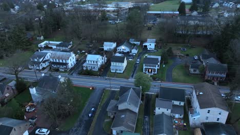 Hauptstraße-Im-Amerikanischen-Viertel-Während-Des-Wintertages